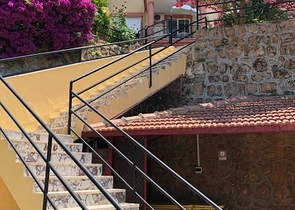 شقة بمساحة واسعة مؤثثة في الانيا / كاستل