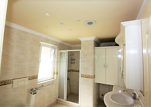 شقة بمساحة واسعة مؤثثة في الانيا / كاستل