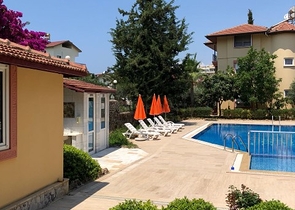 شقة بمساحة واسعة مؤثثة في الانيا / كاستل