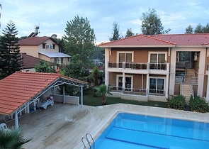 شقق مفروشة 2 + 1200 متر على البحر في كاميوفا كيمير