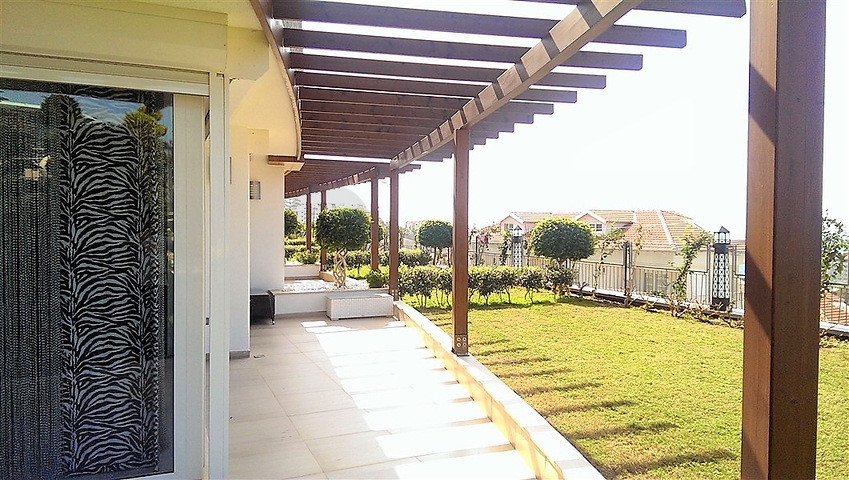 شة فاخرة مع حديقة واسعة - اطلالة بحر مباشرة في كوناكليه / الانيا 