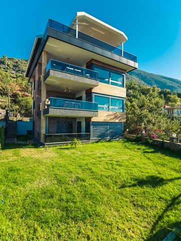 فيلات فاخرة في الانيا , كاستل باطلالات رائعة 