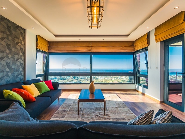 فيلات فاخرة في الانيا , كاستل باطلالات رائعة 