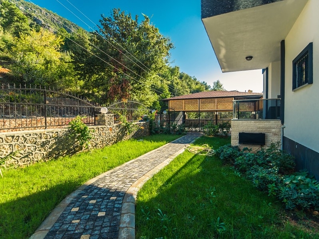 فيلات فاخرة في الانيا , كاستل باطلالات رائعة 