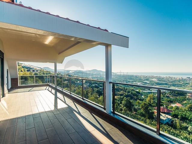 فيلات فاخرة في الانيا , كاستل باطلالات رائعة 