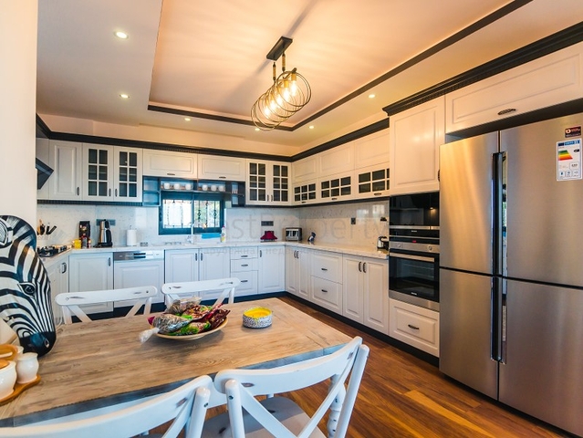 فيلات فاخرة في الانيا , كاستل باطلالات رائعة 