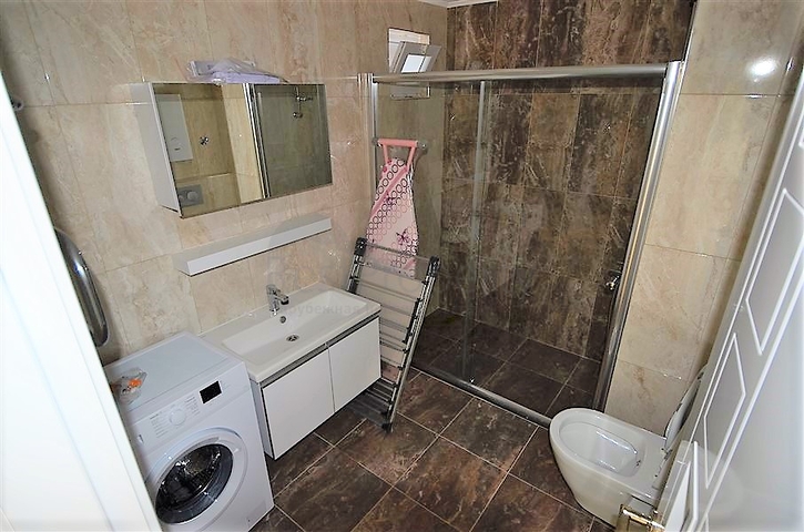 شقة فسيحة بغرفة نوم واحدة في مجمع جديد