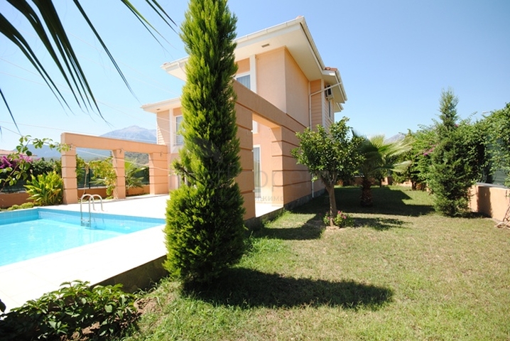 فيلا مع بركة سباحة خاصة للبيع في كيمير 