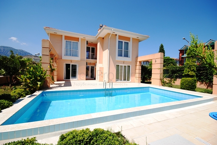 فيلا مع بركة سباحة خاصة للبيع في كيمير 