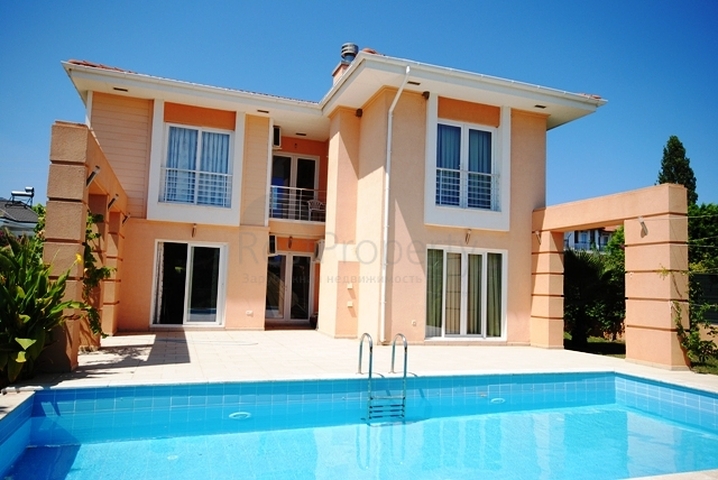 فيلا مع بركة سباحة خاصة للبيع في كيمير 