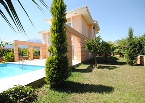 فيلا مع بركة سباحة خاصة للبيع في كيمير 