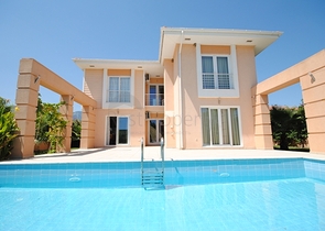 فيلا مع بركة سباحة خاصة للبيع في كيمير 