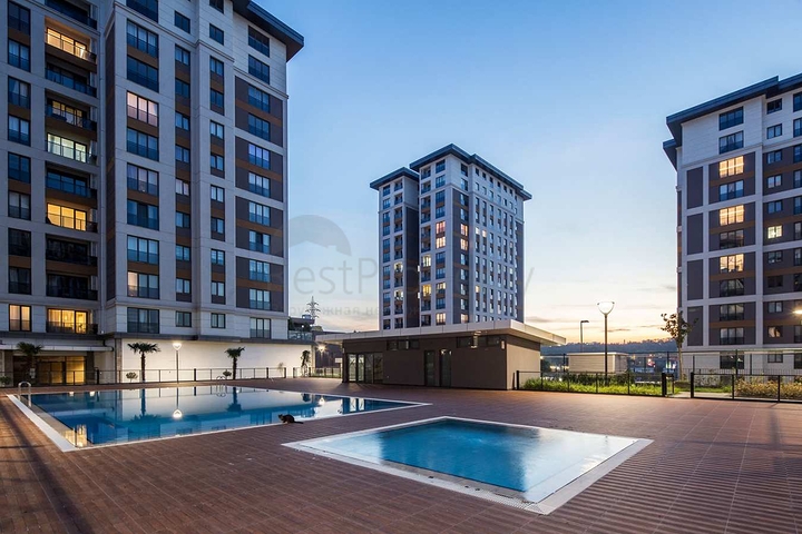 مجمع عائلي جاهز جانب المترو في منطقة مركزية في اسطنبول