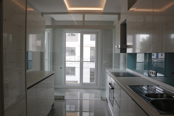 مجمع عائلي جاهز جانب المترو في منطقة مركزية في اسطنبول