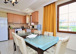 شقة غرفتين وصالة مفروشة ضمن مجمع قريب من البحر في كوناكليه / الانيا 