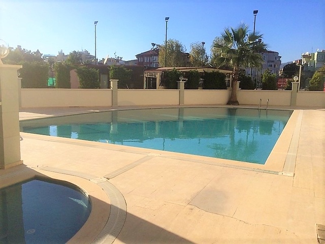 موقع مميز قريب من البحر - شقة غرفتين وصالة في مركز الانيا 