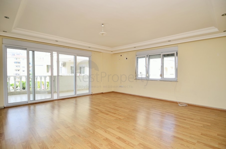 موقع مميز قريب من البحر - شقة غرفتين وصالة في مركز الانيا 