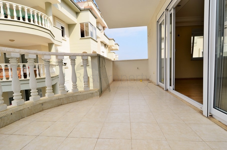 موقع مميز قريب من البحر - شقة غرفتين وصالة في مركز الانيا 