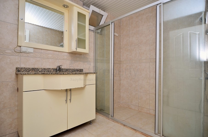 موقع مميز قريب من البحر - شقة غرفتين وصالة في مركز الانيا 