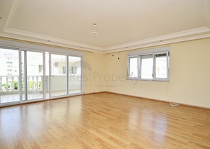 موقع مميز قريب من البحر - شقة غرفتين وصالة في مركز الانيا 