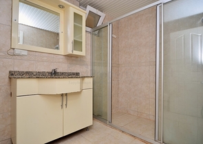 موقع مميز قريب من البحر - شقة غرفتين وصالة في مركز الانيا 