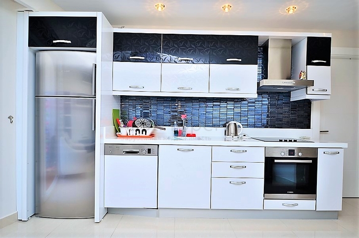 ضمن افخم مجمعات الانيا -شقة غرفة وصالة للبيع بسعر جيد 