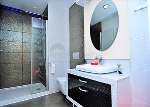 ضمن افخم مجمعات الانيا -شقة غرفة وصالة للبيع بسعر جيد 