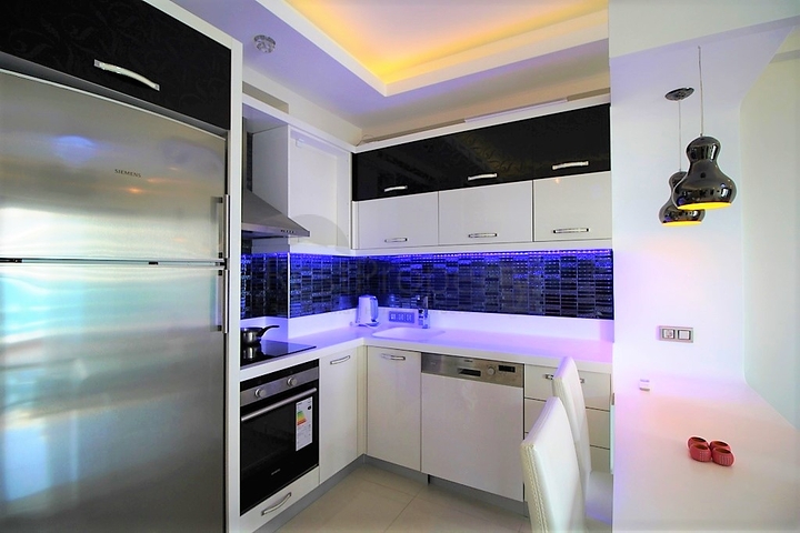 شقة غرفة وصالة ضمن مجمع خمس نجوم في الانيا 