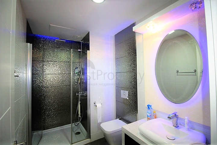 شقة غرفة وصالة ضمن مجمع خمس نجوم في الانيا 