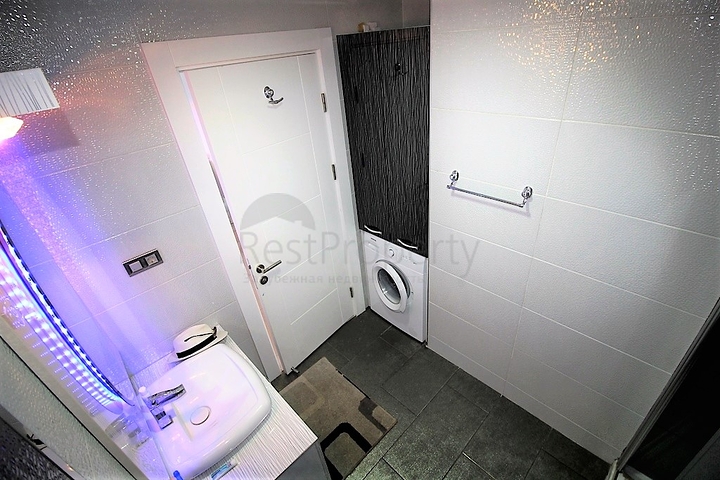 شقة غرفة وصالة ضمن مجمع خمس نجوم في الانيا 