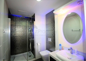 شقة غرفة وصالة ضمن مجمع خمس نجوم في الانيا 