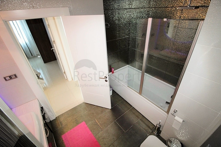 شقة غرفتين وصالة ضمن مجمع يضم خدمات مميزة في مدينة الانيا 