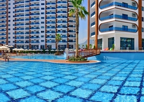 شقة غرفتين وصالة ضمن مجمع يضم خدمات مميزة في مدينة الانيا 