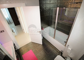 شقة غرفتين وصالة ضمن مجمع يضم خدمات مميزة في مدينة الانيا 