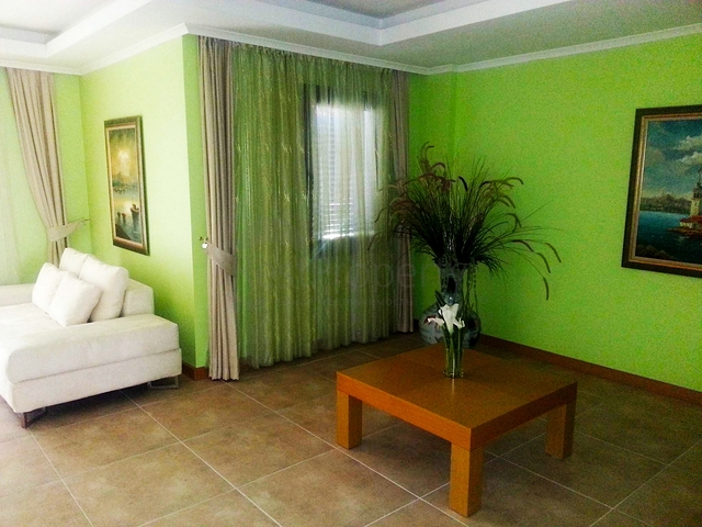 شقة فسيحة 4 + 1 بالقرب من الشواطئ الرملية في لارا