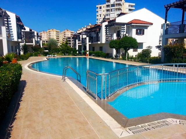 شقة فسيحة 4 + 1 بالقرب من الشواطئ الرملية في لارا