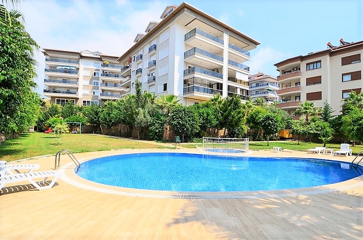 شقة ثلاث غرف نوم وصالة في الانيا / كاستل