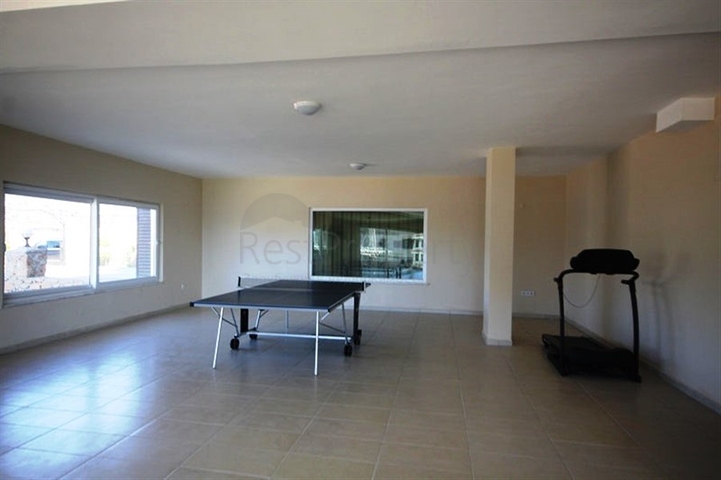 شقة ثلاث غرف نوم وصالة في الانيا / كاستل