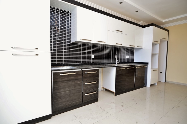 شقة ثلاث غرف نوم وصالة في الانيا / كاستل