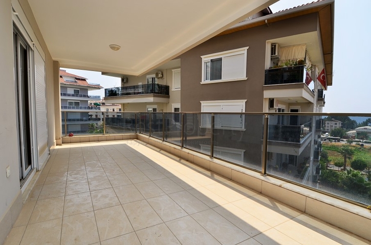 شقة ثلاث غرف نوم وصالة في الانيا / كاستل