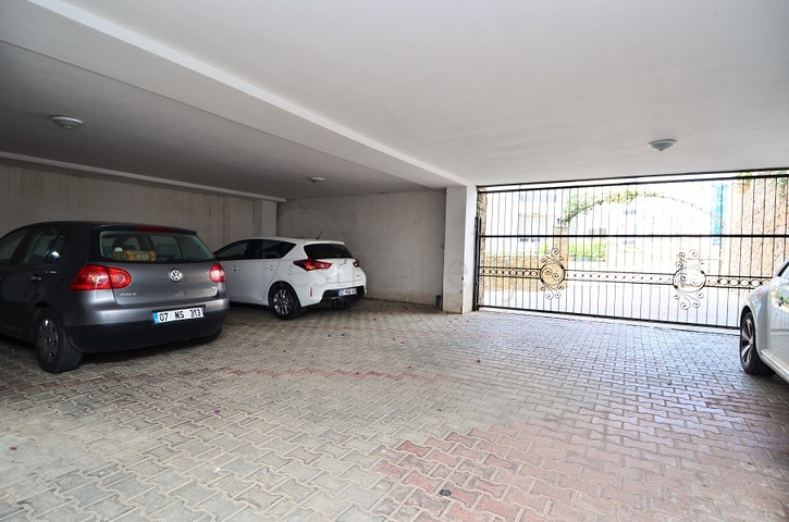 شقة ثلاث غرف نوم وصالة في الانيا / كاستل