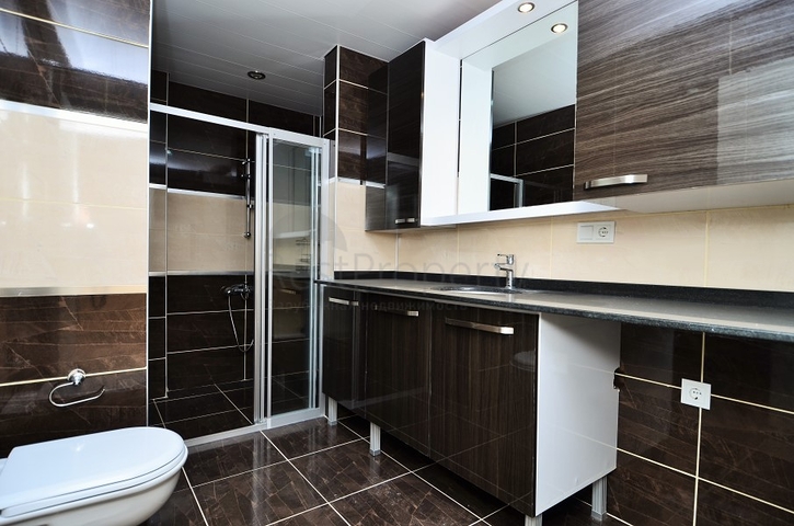 شقة ثلاث غرف نوم وصالة في الانيا / كاستل