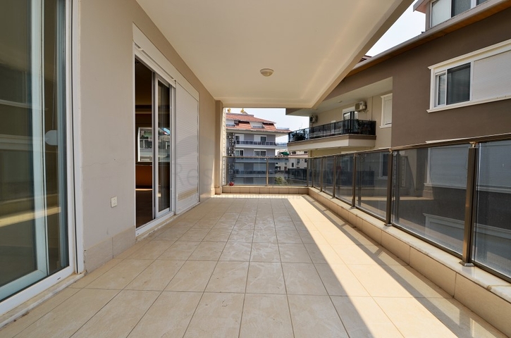 شقة ثلاث غرف نوم وصالة في الانيا / كاستل