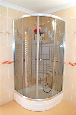 بسعر مخفض - دوبلكس للبيع باطلالة بحرية خلابة في الانيا 