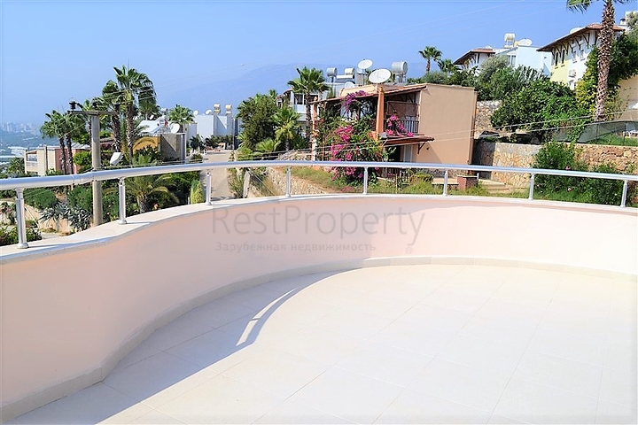 بسعر مخفض - دوبلكس للبيع باطلالة بحرية خلابة في الانيا 