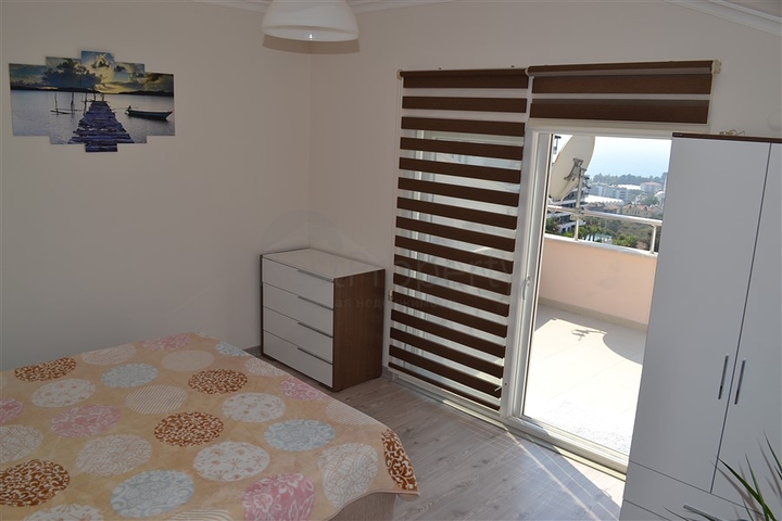 بسعر مخفض - دوبلكس للبيع باطلالة بحرية خلابة في الانيا 