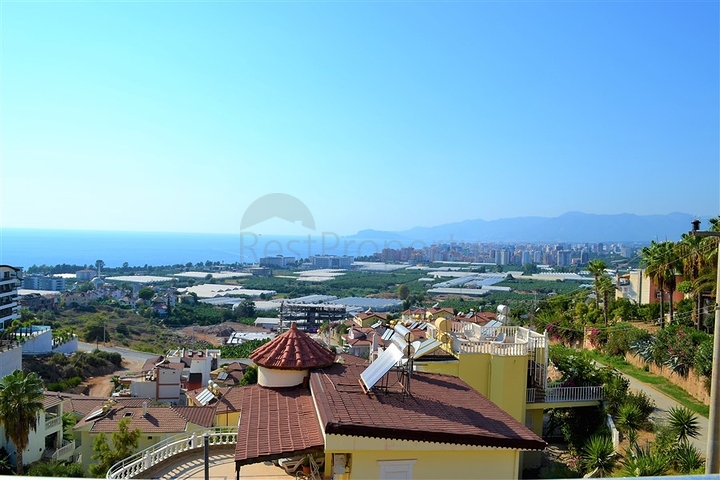 بسعر مخفض - دوبلكس للبيع باطلالة بحرية خلابة في الانيا 