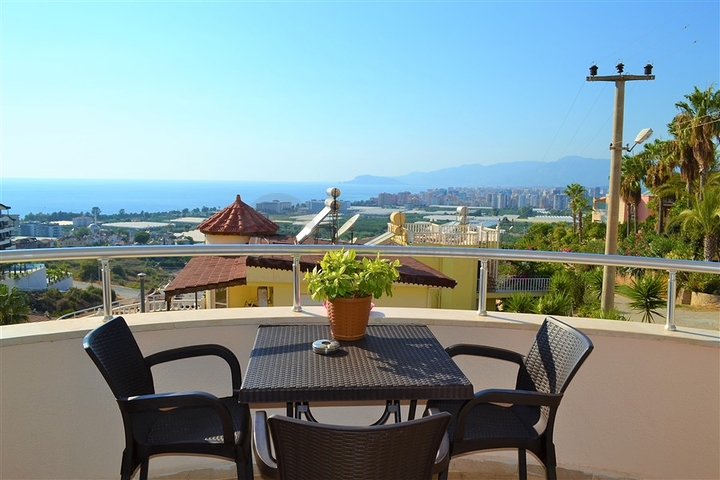 بسعر مخفض - دوبلكس للبيع باطلالة بحرية خلابة في الانيا 