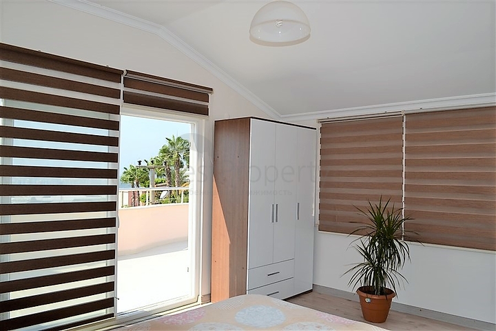 بسعر مخفض - دوبلكس للبيع باطلالة بحرية خلابة في الانيا 