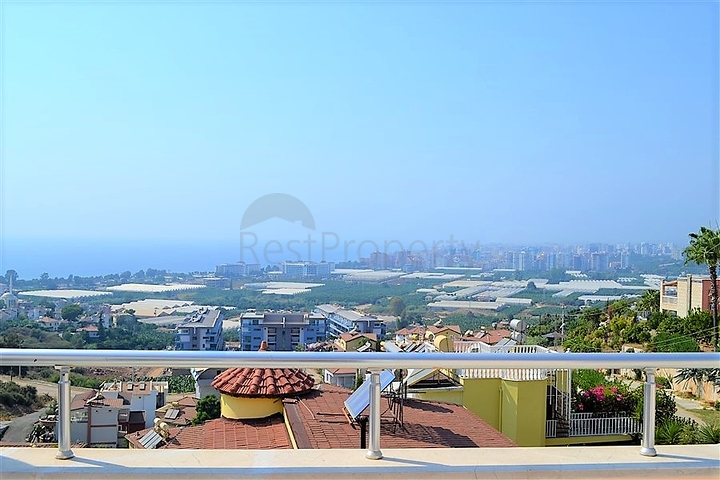 بسعر مخفض - دوبلكس للبيع باطلالة بحرية خلابة في الانيا 